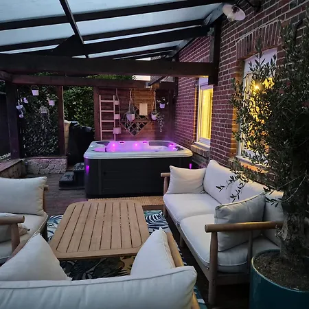 Villa Jacuzzi, Piscine, Station De Recharge Pour Véhicule électrique, Maison Normande Du 19ème Siècle à 25' De Deauville, Classée Meublé De Tourisme 5 étoiles